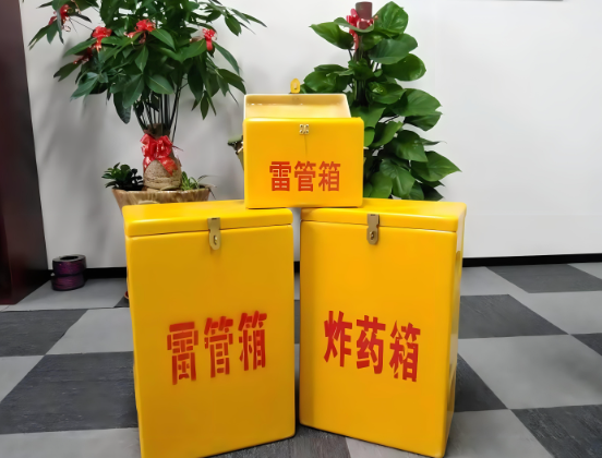 鹤壁玻璃钢炸药箱与普通炸药箱有什么区别？